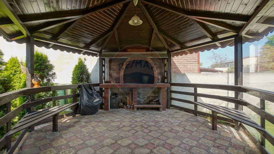 8 room House / Villa for sale, Aurel Vlaicu area