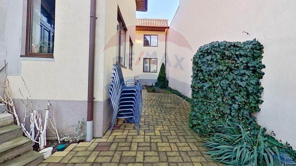 Casă / Vilă cu 7 camere de închiriat în zona Domenii