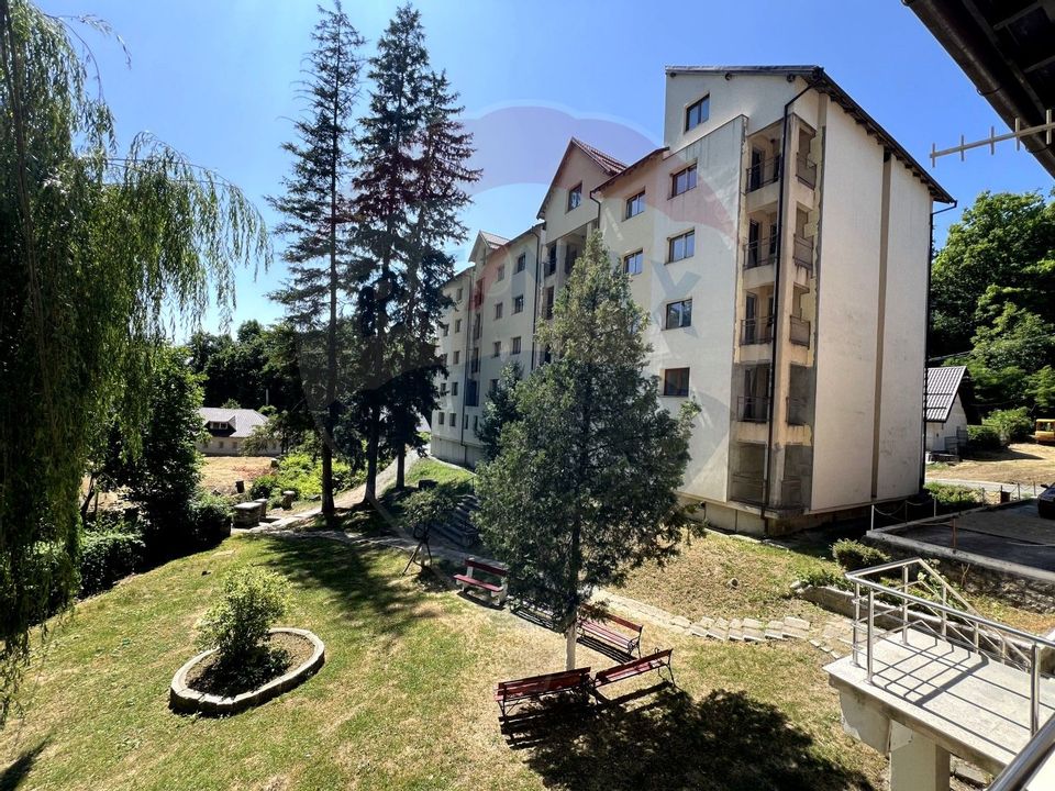 Hotel-bază de tratament, edificat în zonă cu ape sulfuroase