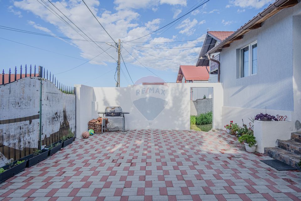 Casă de vacanță| 4 camere | Curte 400mp | Tohanu Nou | Comision 0 |