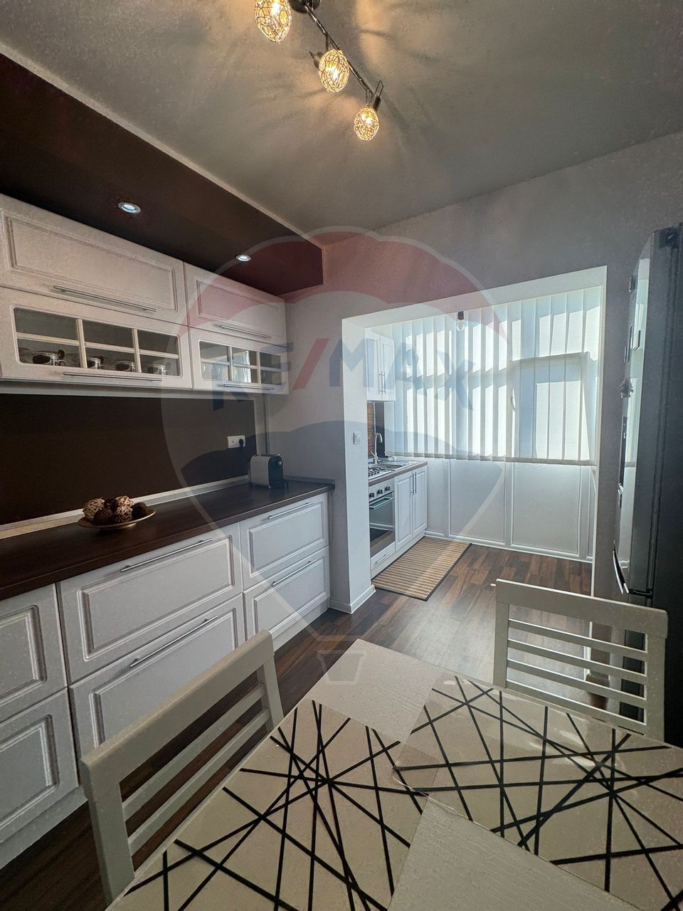 Doua decomandate str. Gen. Magheru, etc.3/4, mobilat și utilat