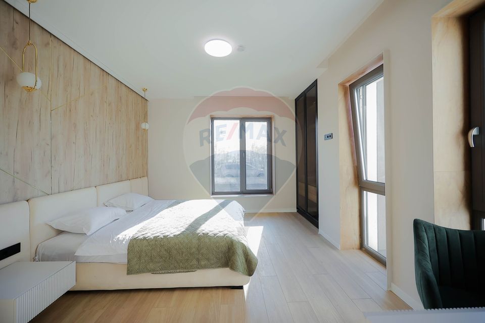 De vânzare Vilă cu 8 camere în Sânmartin, 290 mp util, teren 1100 mp