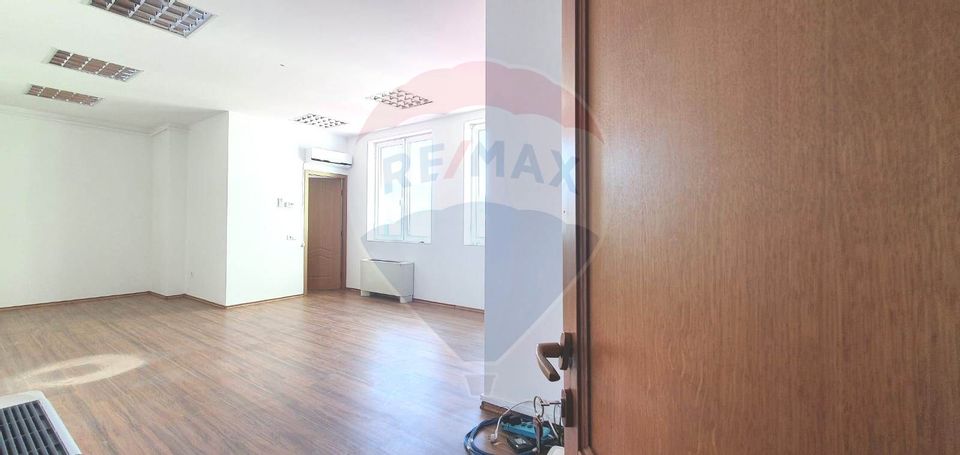 Birou de închiriat în Brașov zona centrală în clădire de birouri