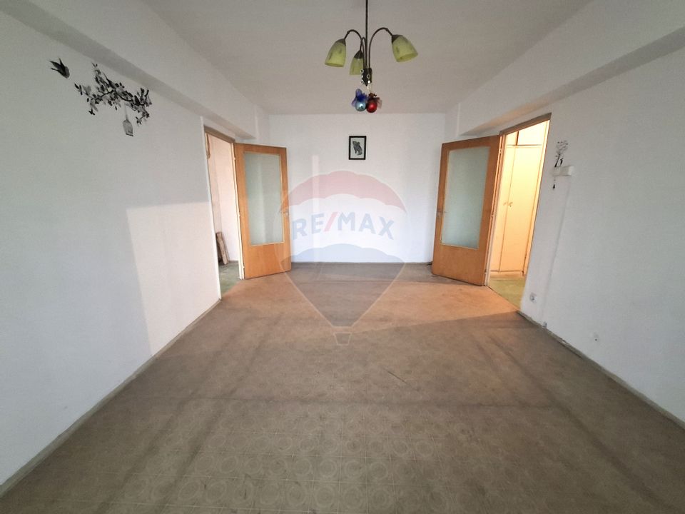 For sale 2 rooms apartment with central heating system, Titan