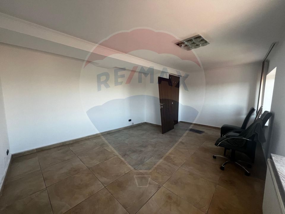 Inchiriez Apartament 3 camere cu terasa generoaasa zona Intim