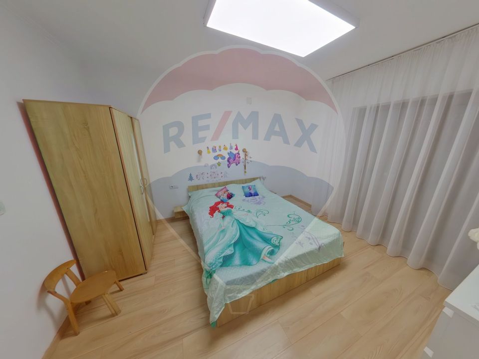 Casă / Vilă cu 6 camere de vânzare în zona Est