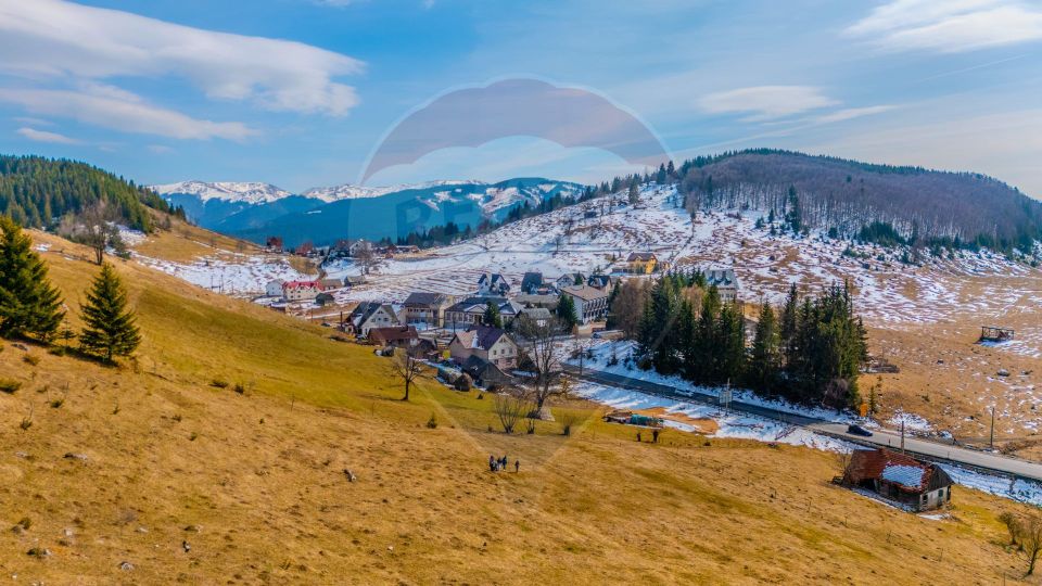 Land 2,028sqm Fundata / DN DN73