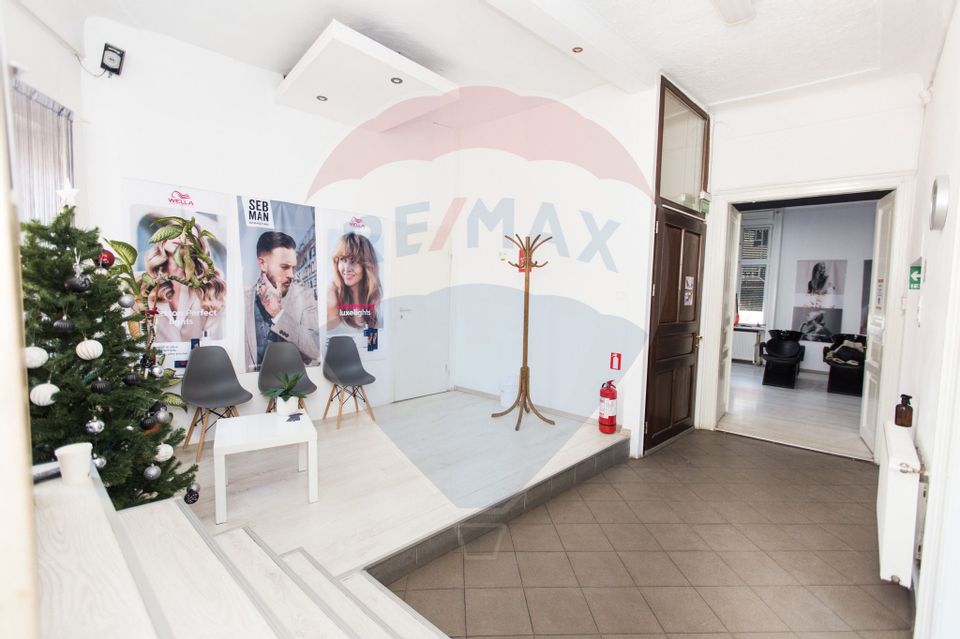 Casă / Vilă cu 4 camere de vânzare în zona Central