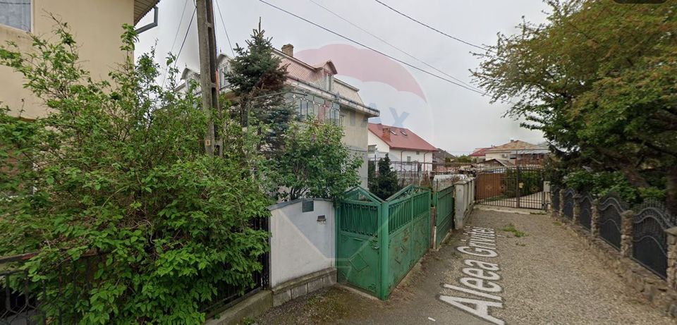 Villa with 7 rooms for sale in the Central area of Aleea Grivitei