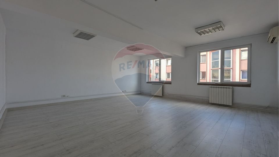100sq.m Office Space for rent, Regie area