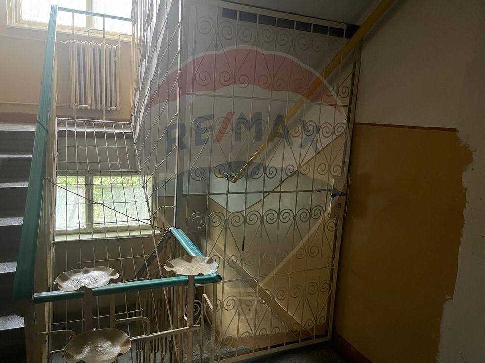 Apartament cu 4 camere de vânzare în zona Vest