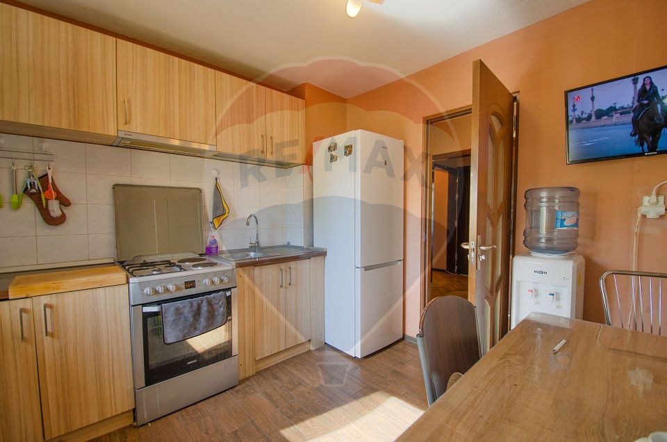 de vanzare apartament cu 3 camere in zona Sagului