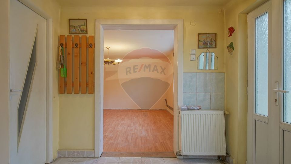 Casa individuala cu doua corpuri, teren 1000mp