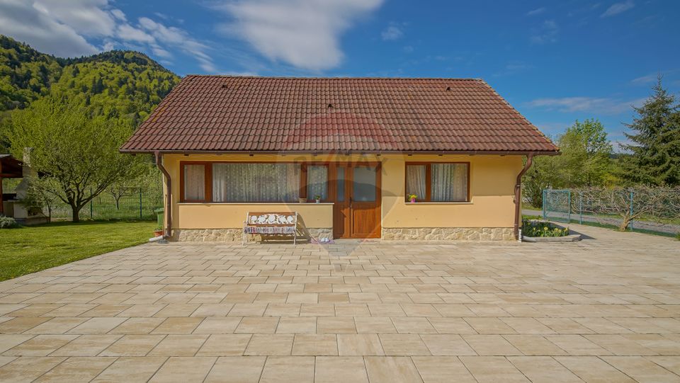 Vilă în zona Glăjărie, 10 camere, Sp + E + M, teren 2789 mp