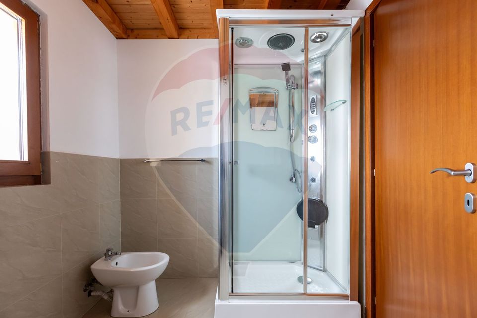 8 room House / Villa for sale