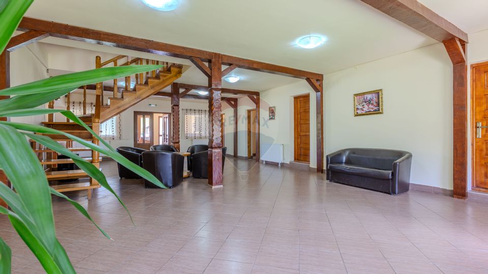 Hotel / Pensiune cu 10 camere de vânzare/Vama Buzaului