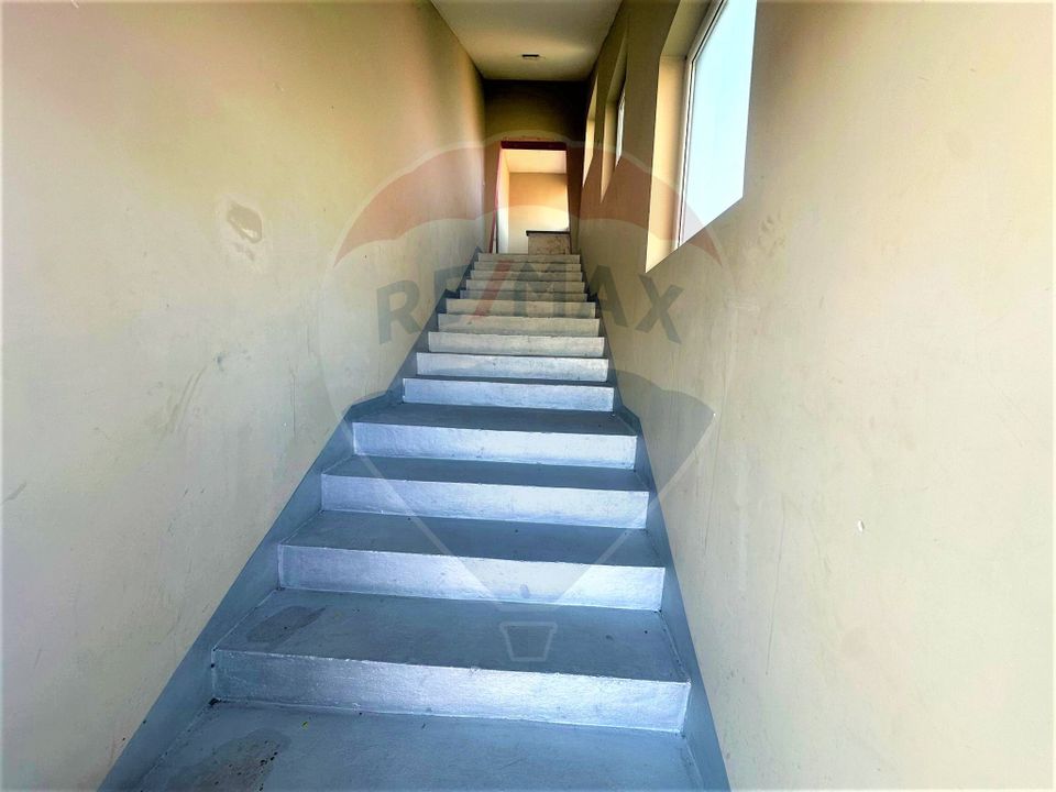 Spațiu comercial de 256mp de vânzare