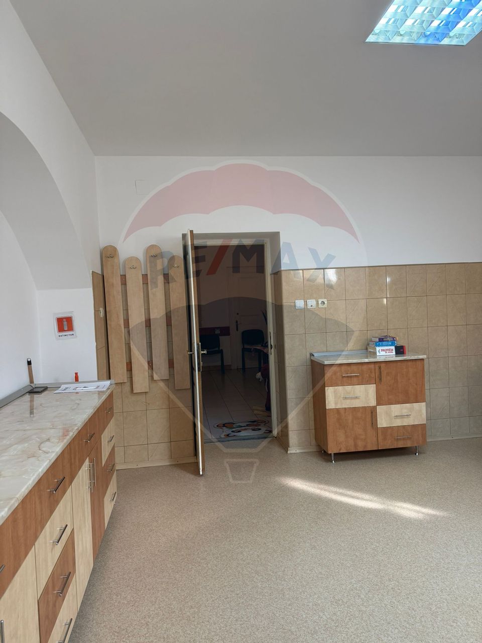 25sq.m Commercial Space for rent, Ultracentral area