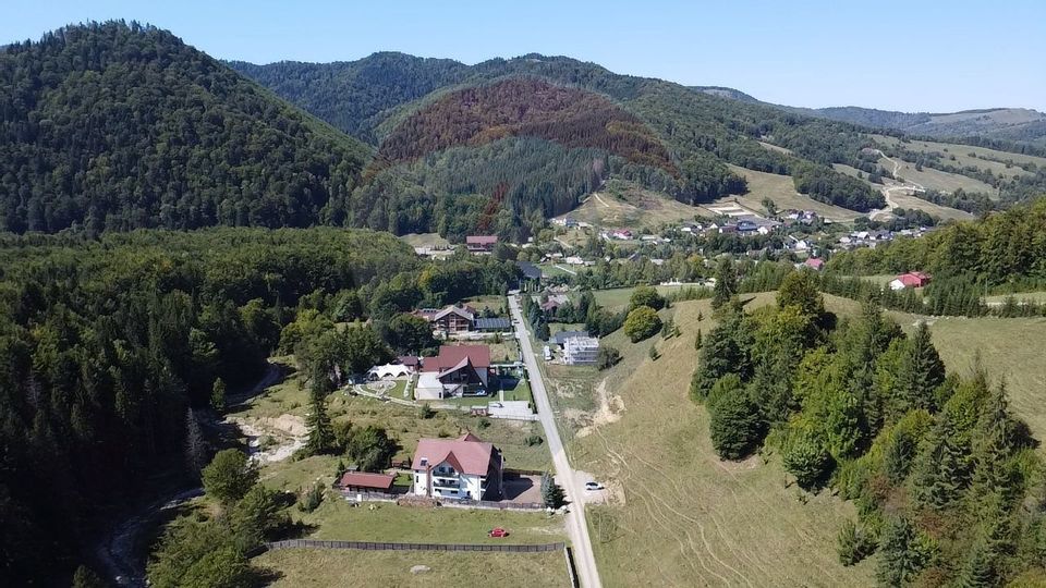 Pensiune cu 14 camere de vânzare Bucovina lângă pârtia Pojorata Malini