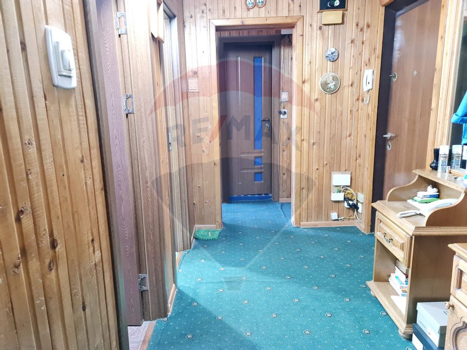 Apartament de vanzare 3 camere decomandat sau schimb cu apt 4 camere