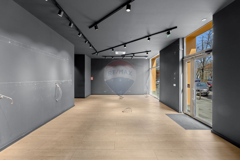 140sq.m Commercial Space for rent, Central area