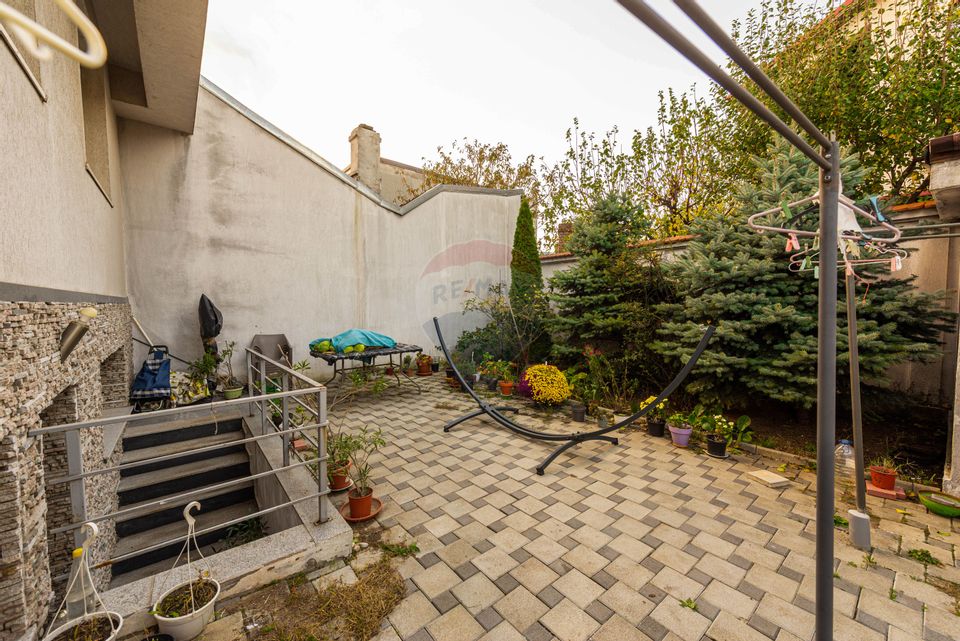 Special 3-room apartment, detached, for sale, 100sqm own courtyard