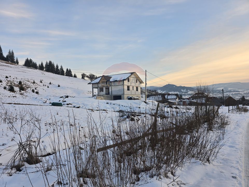 Land 4,352sqm Dorna Candrenilor / Strada Izvorul Alb