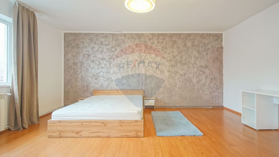 4 room Apartment for sale, Tractorul area