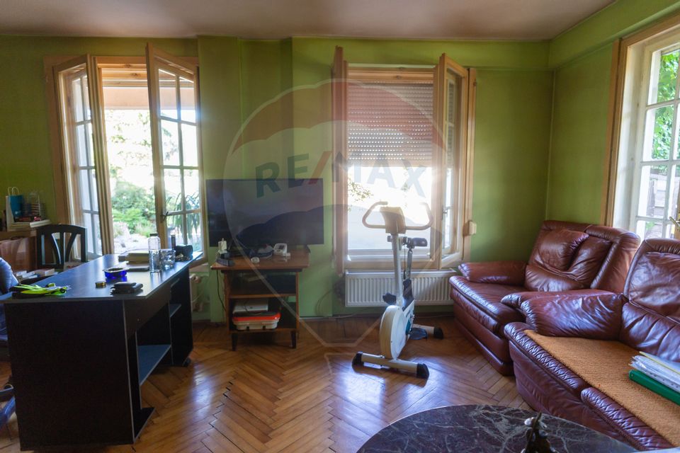 Casă / Vilă cu 10 camere si teren generos, Sos. Salaj