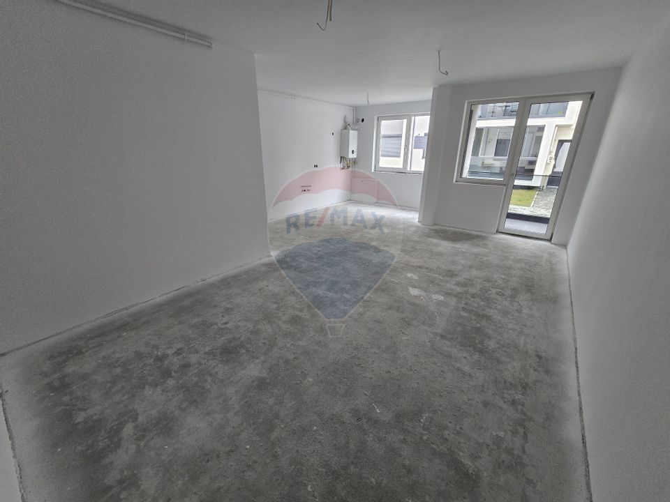 Apartament cu 3 camere de vânzare