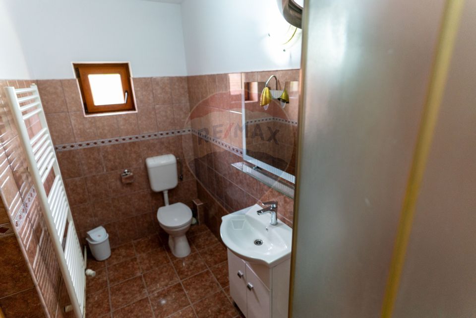 Vila /Pensiune 6 camere in Cristur, jud Hunedoara