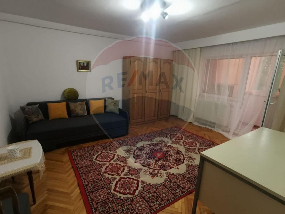 Apartament cu 3 camere de închiriat în zona Garii