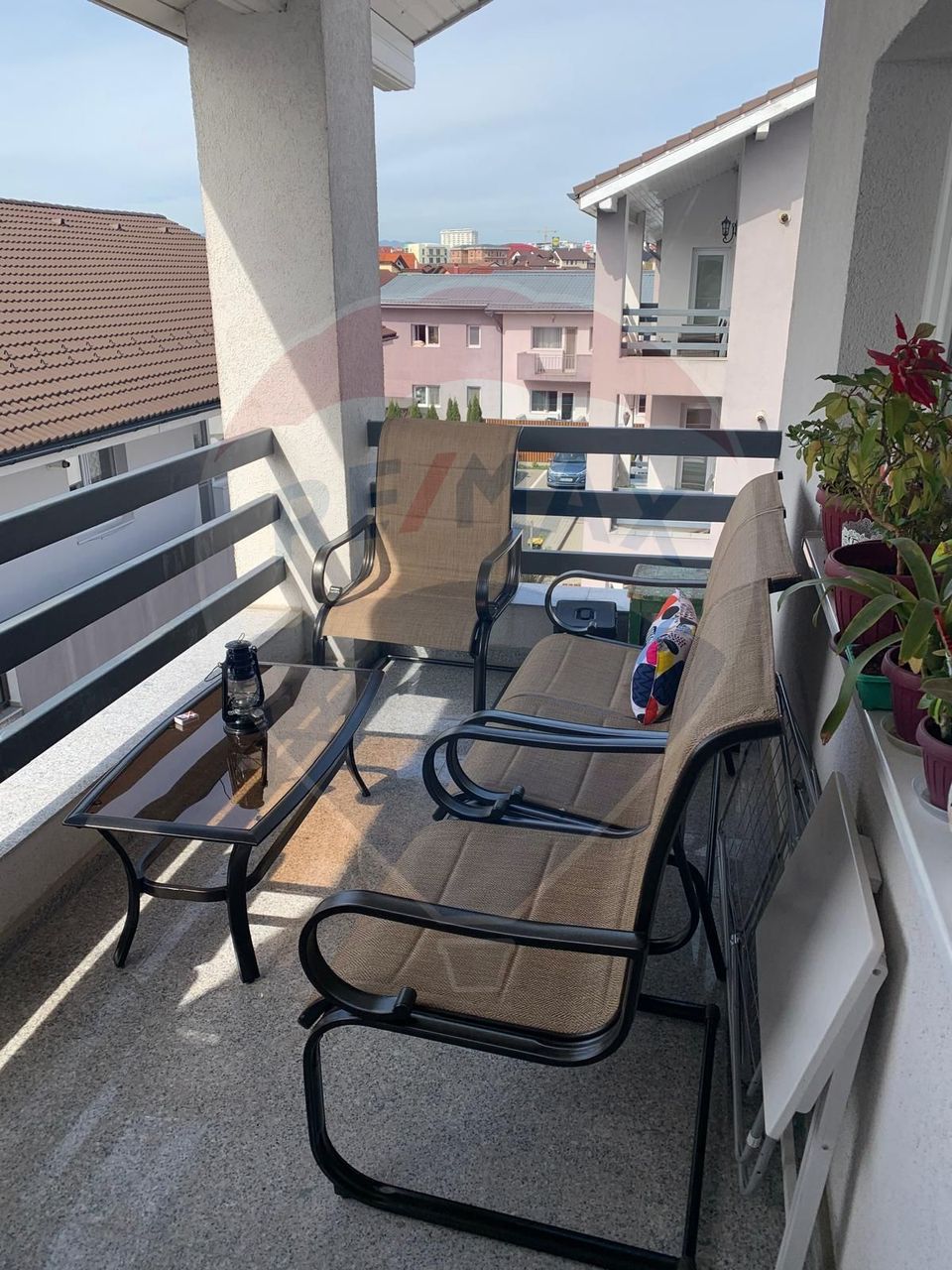 Apartament de vanzare si Parcare în curte privată - Șelimbăr