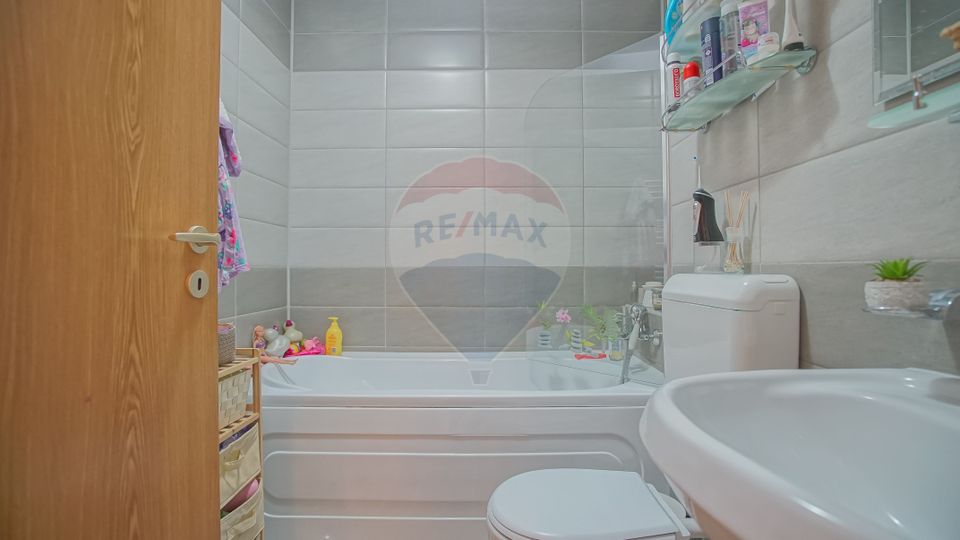 Apartament 2 camere cu parcare și grădină 30mp, zona Tractorul