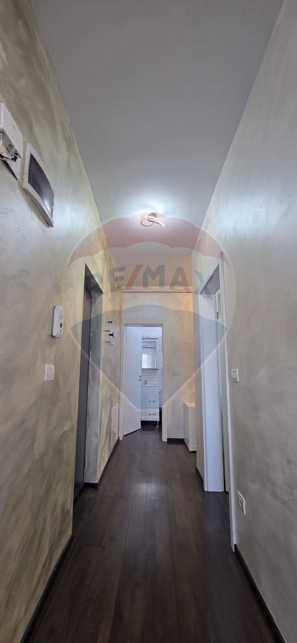 Apartament cu 3 camere de închiriat