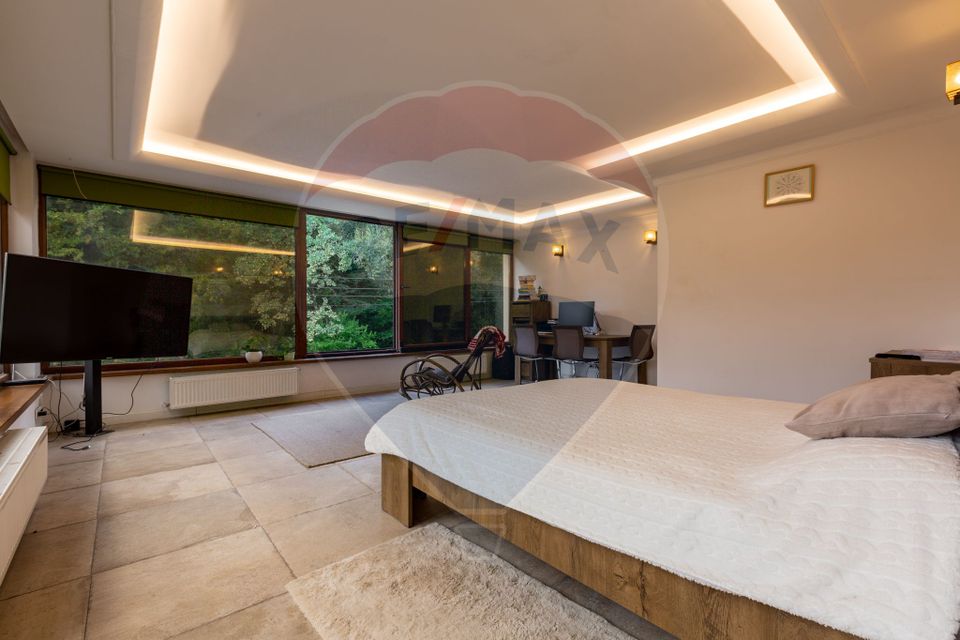 Casă spectaculoasă în Mediaș – reședința antrenorului Cristi Pustai