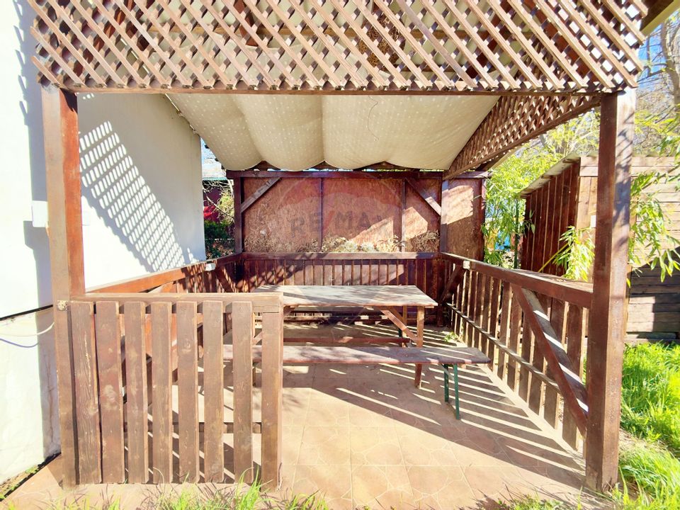 Cabană cu 2 camere de vânzare în zona 3 Insule