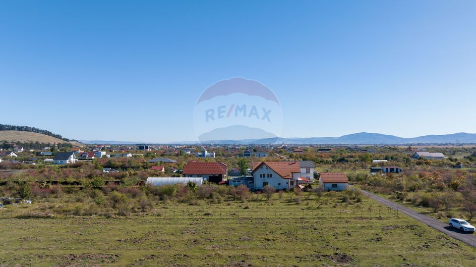 Teren Sanpetru -livada, Strada Nucului, 1296mp, apa, gaz, curent