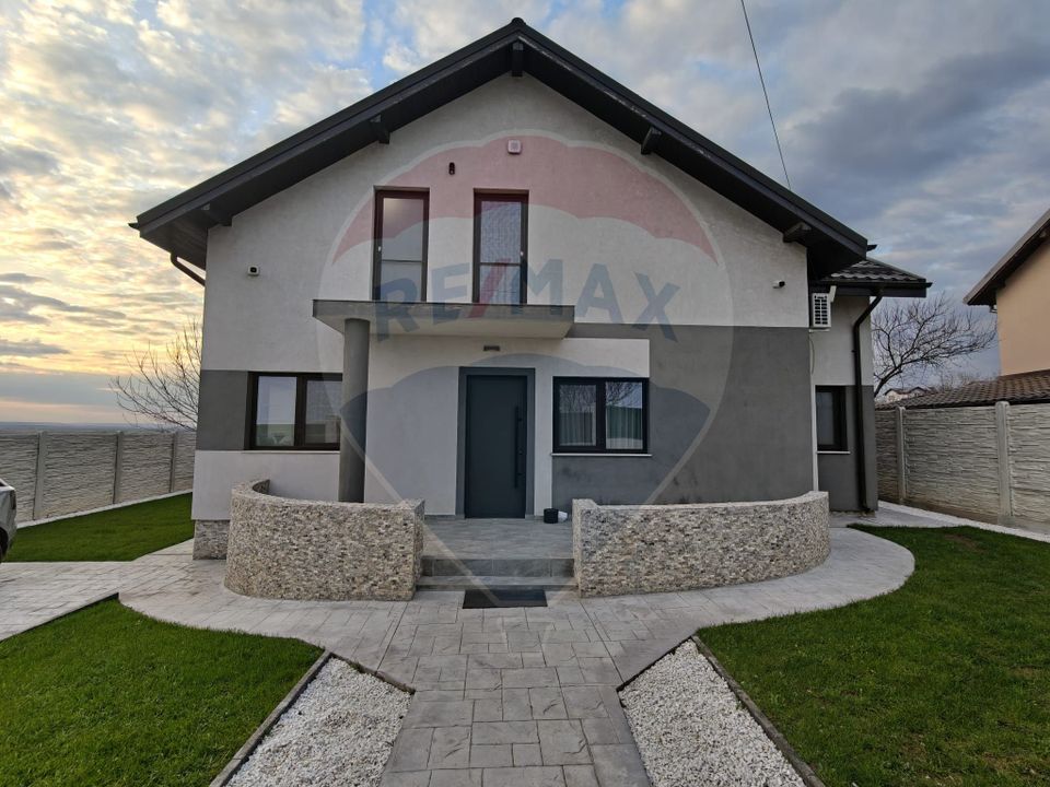 4 room House / Villa for sale