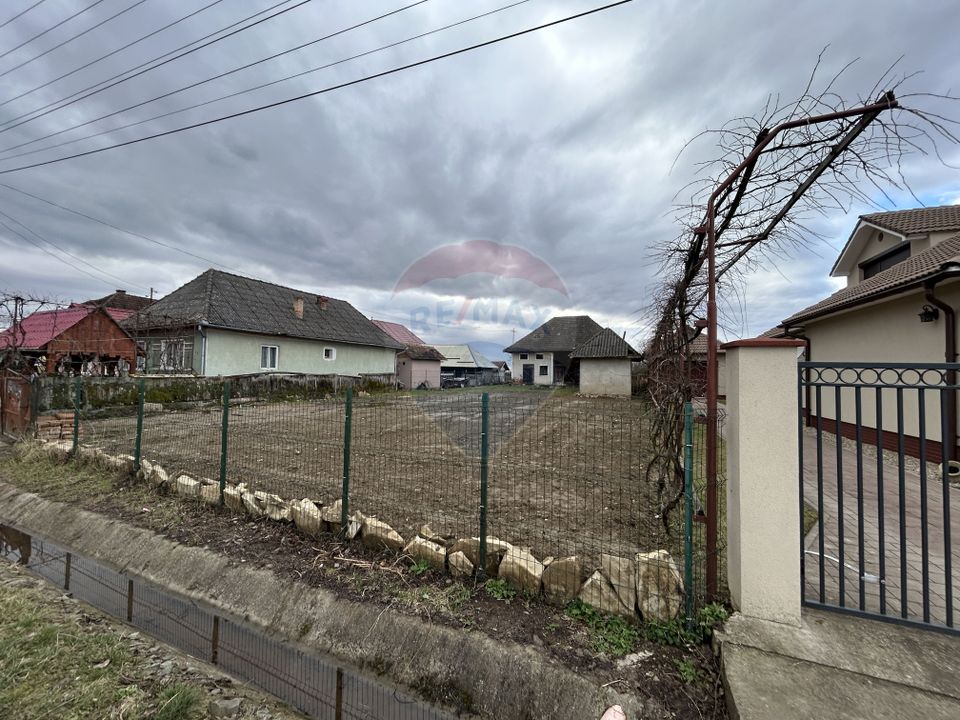 Constructie de caramida cu 3 camere de vânzare in centrul com. Salsig