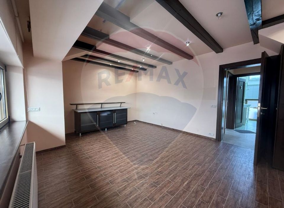 Spațiu de birou luminos în clădire modernă-Inchiriere