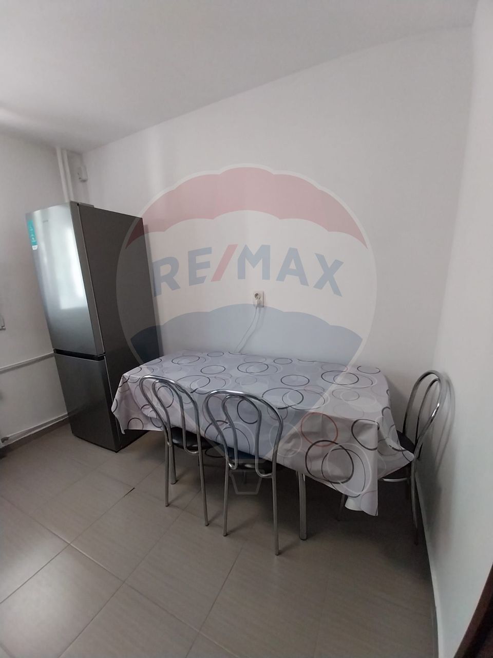 Inchiriere apartament 3 camere, decomandat, utilat si mobilat, Obor