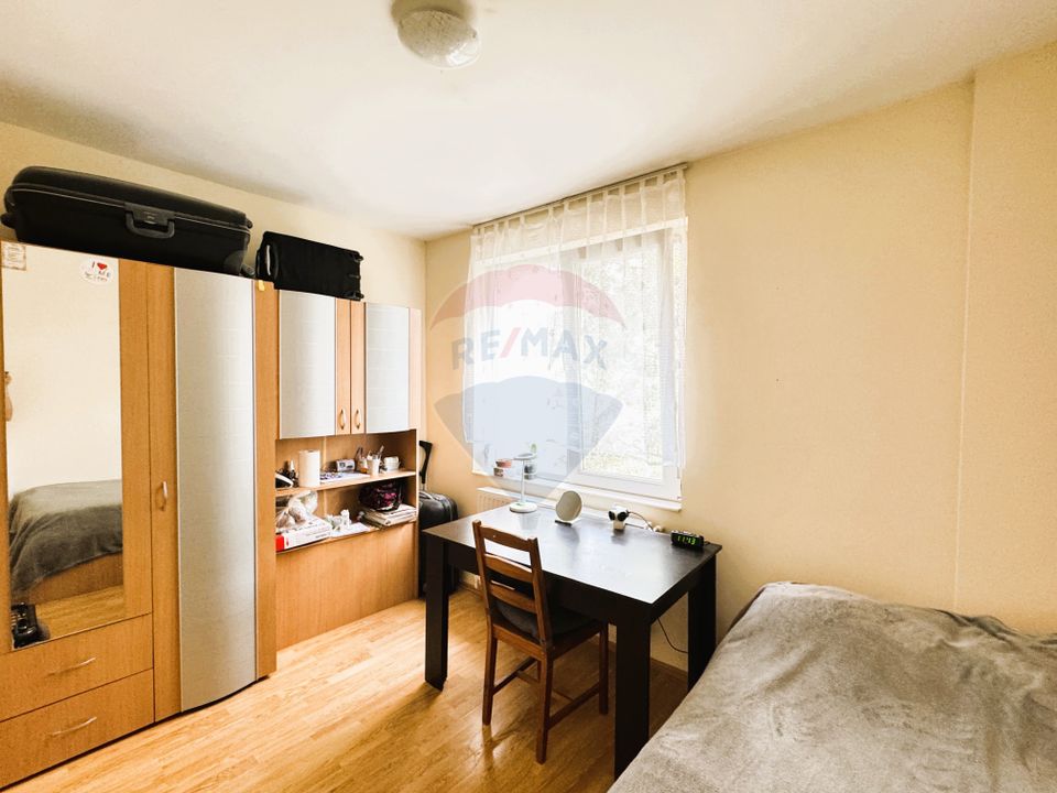 De Vanzare Apartament 4 camere - Ultra Central (orientare N-S)