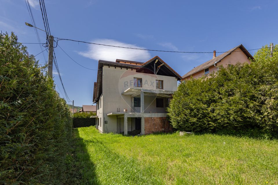 8 room House / Villa for sale