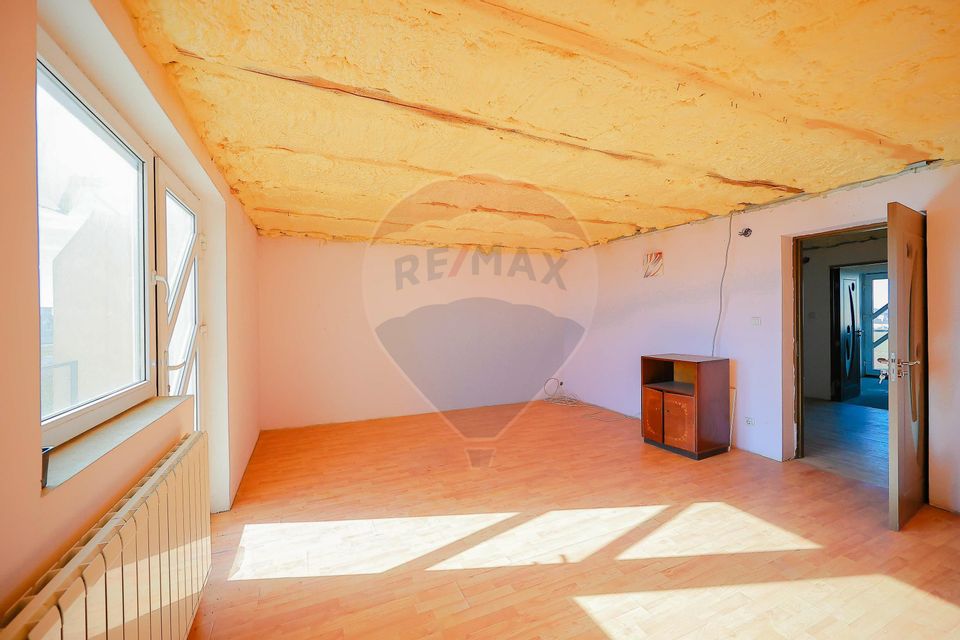 Duplex cu 5 camere și 506 mp teren de vânzare, str. Nufărului