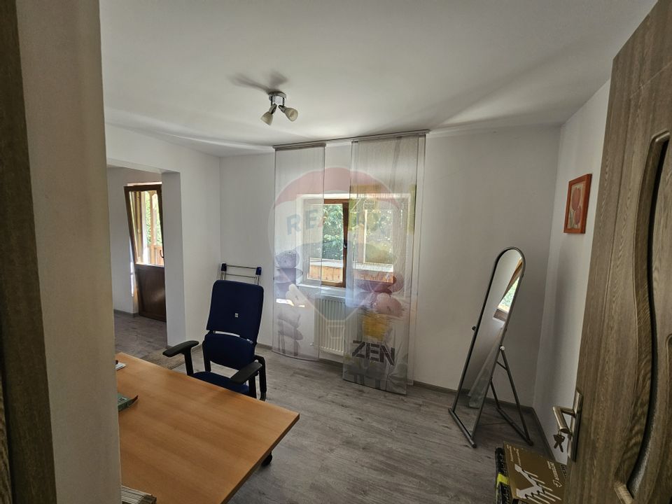 Casă solidă din cărămidă, mobilată, garaj, teren generos – Tarcău