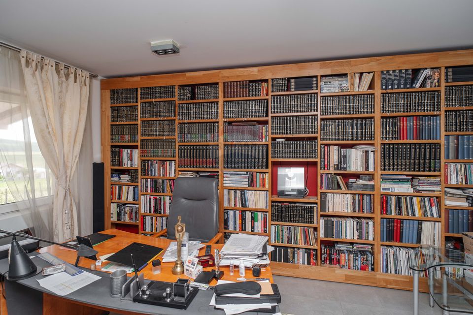 Casă / Vilă cu 10 camere, de vânzare. Todireni, Botoșani.