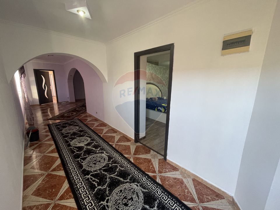 8 room House / Villa for sale