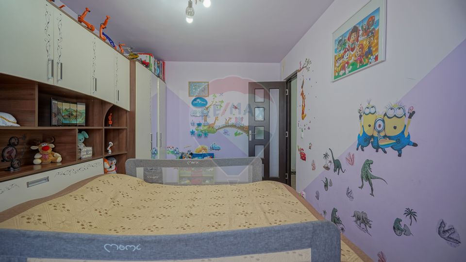 Apartament cu 2 camere de vânzare, renovat si mobilat, Tractorul