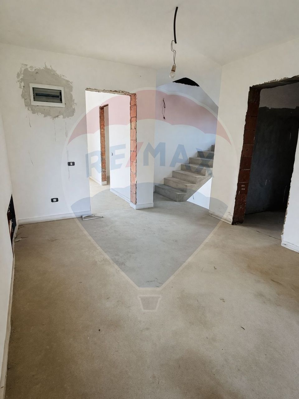 8 room House / Villa for sale